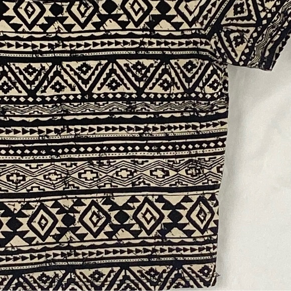 Forever 21 Women’s T-Shirt Crop Top Aztec Blouse Size Small - Picture 9 of 15